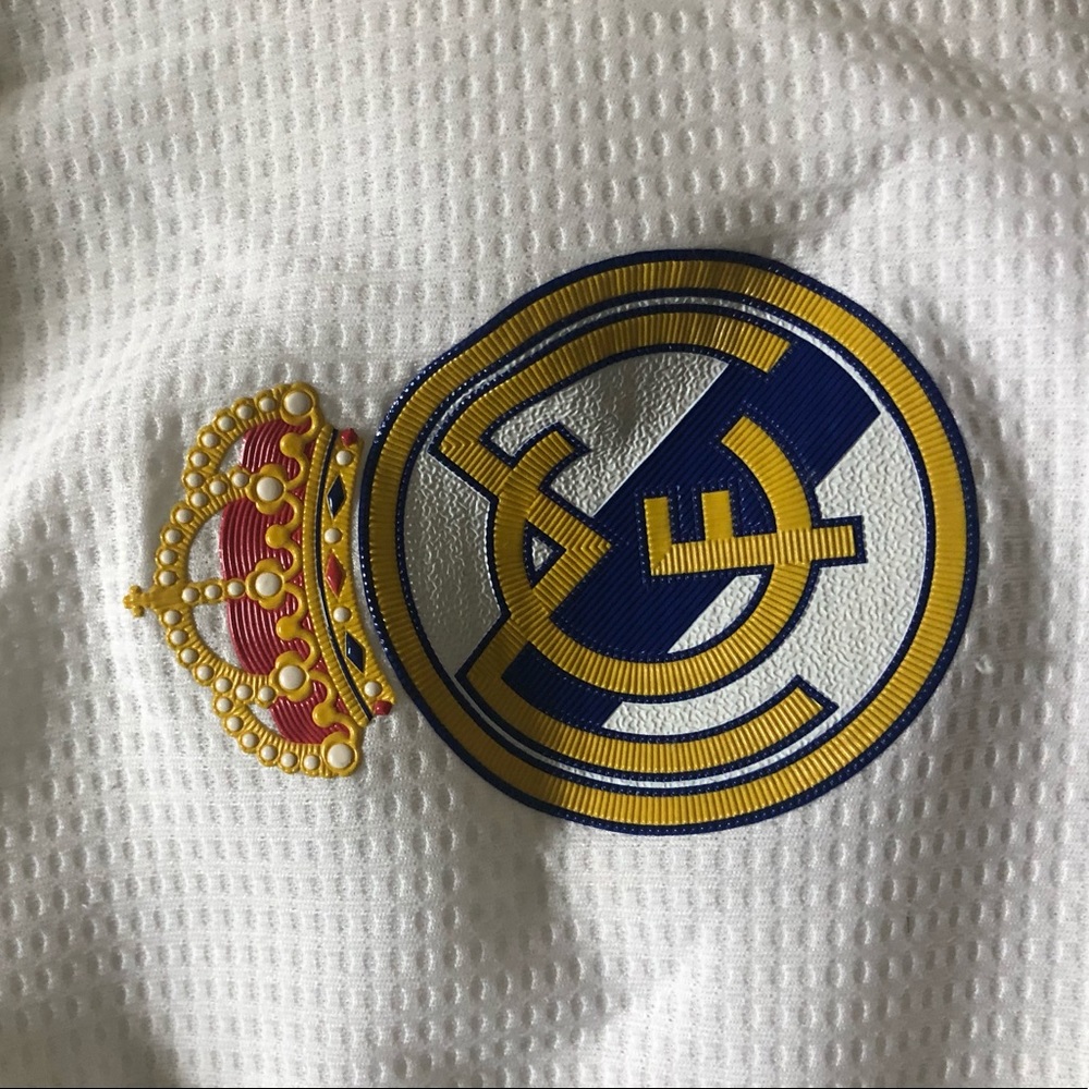 Real Madrid Replica Jersey - Picture 5 of 6